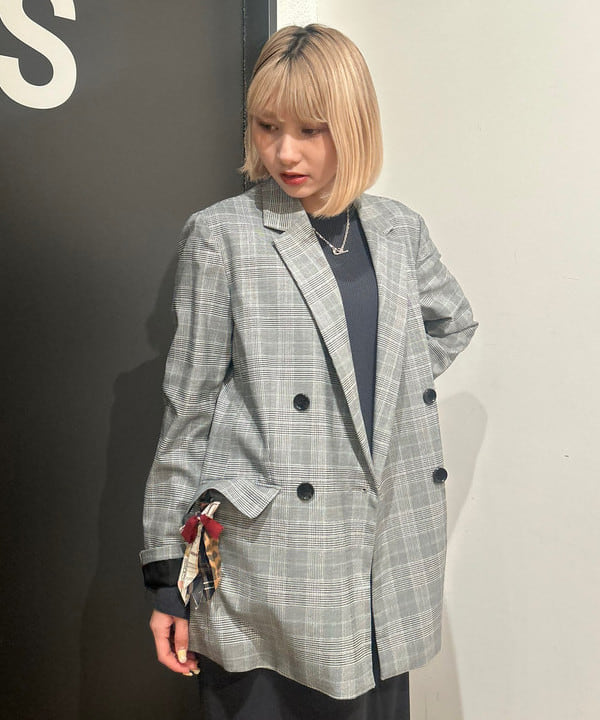佐藤 亜美さんの「BEAMS WOMEN｜チェック 4ボタン ダブル ジャケット」を使ったコーディネート