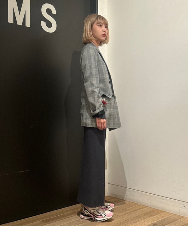 佐藤 亜美さんの「BEAMS WOMEN｜チェック 4ボタン ダブル ジャケット」を使ったコーディネート
