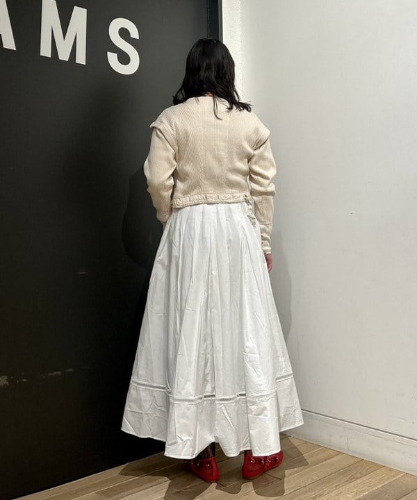 早川 萌子さんの「BEAMS WOMEN｜ストレッチレース クルーネック Tシャツ」を使ったコーディネート