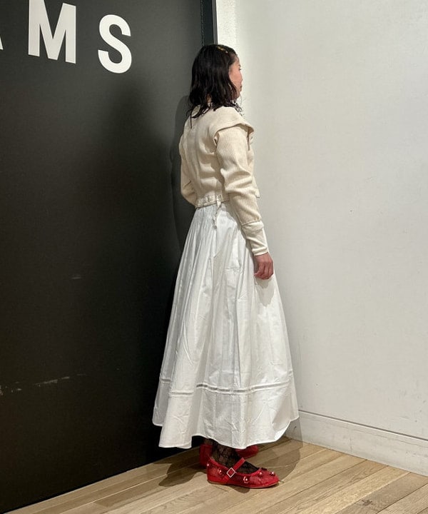 早川 萌子さんの「BEAMS WOMEN｜ストレッチレース クルーネック Tシャツ」を使ったコーディネート
