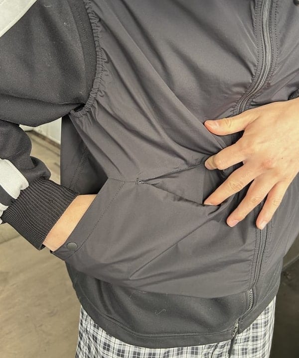 タマイユウトさんの「BEAMS WOMEN｜撥水 ライトウェイト フーデッド ベスト」を使ったコーディネート