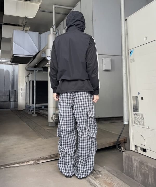 タマイユウトさんの「BEAMS WOMEN｜撥水 ライトウェイト フーデッド ベスト」を使ったコーディネート