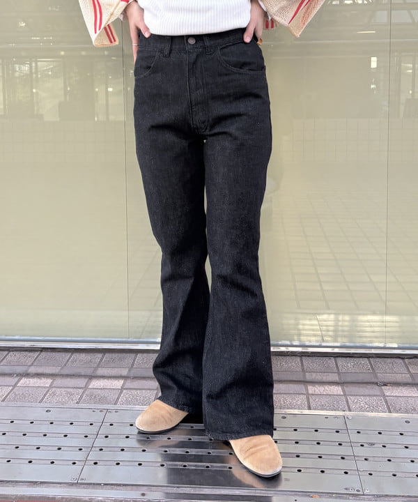 矢野(青木)優香さんの「maturely / オープン ワーク ストライプ カーディガン」を使ったコーディネート