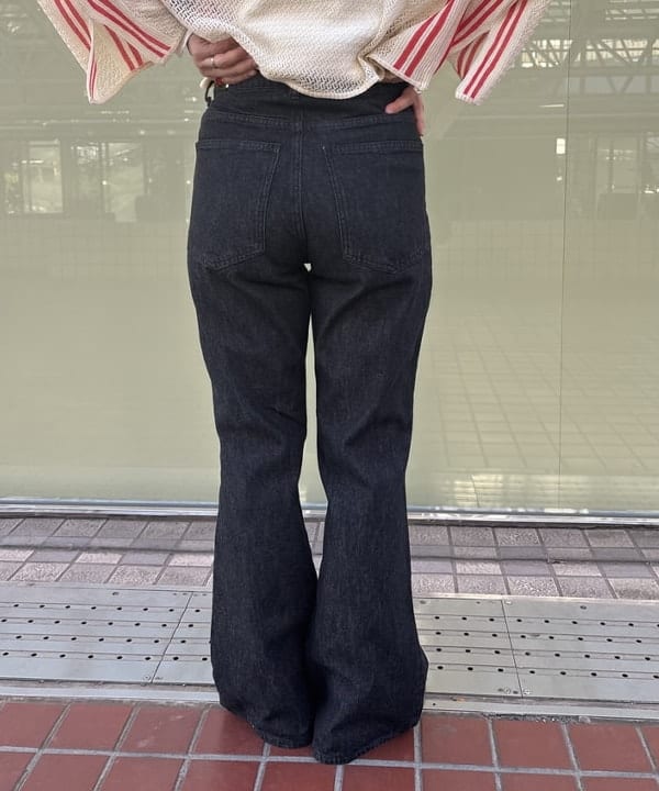 矢野(青木)優香さんの「maturely / オープン ワーク ストライプ カーディガン」を使ったコーディネート