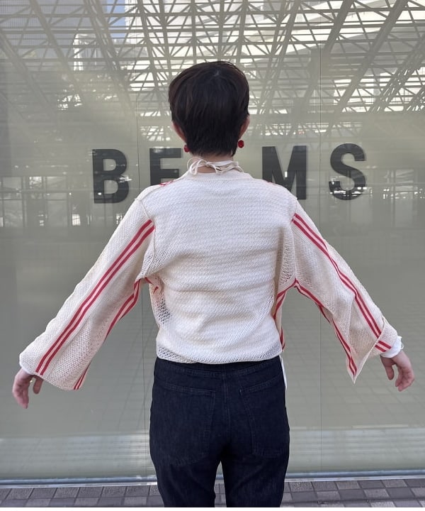 矢野(青木)優香さんの「maturely / オープン ワーク ストライプ カーディガン」を使ったコーディネート