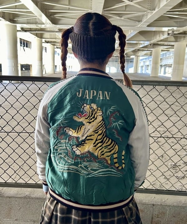 Kyooka Sayakaさんの「BEAMS WOMEN｜テーラー東洋 / Early 1950s Style Acetate Souvenir Jacket」を使ったコーディネート