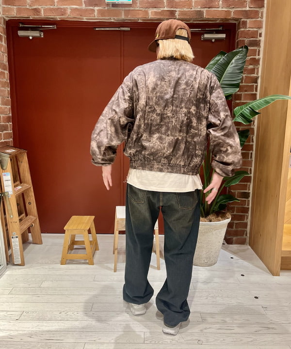 新里 京介さんの「BEAMS WOMEN｜総柄 ウェイディングブルゾン」を使ったコーディネート