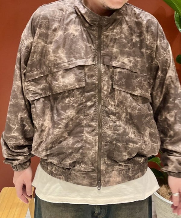 新里 京介さんの「BEAMS WOMEN｜総柄 ウェイディングブルゾン」を使ったコーディネート