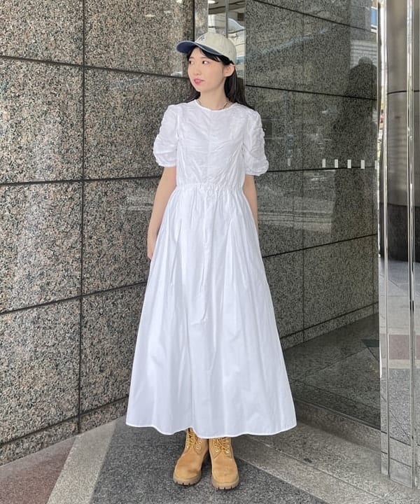 加歩さんの「BEAMS WOMEN｜ne Quittez pas / ドビー シャーリング ワンピース」を使ったコーディネート