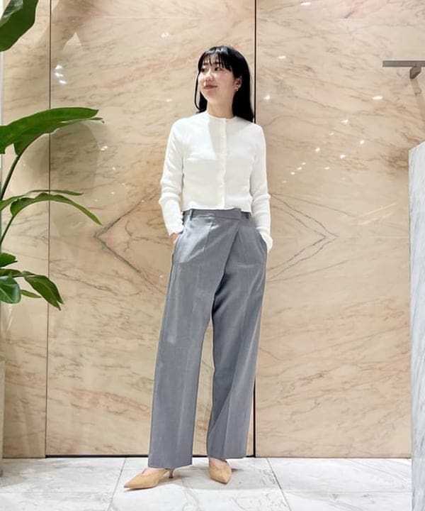 中丸　栞さんの「BEAMS WOMEN｜18G リブ クルーネック カーディガン」を使ったコーディネート