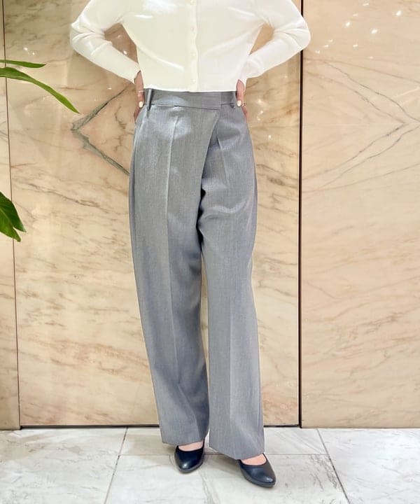 中丸　栞さんの「BEAMS WOMEN｜18G リブ クルーネック カーディガン」を使ったコーディネート