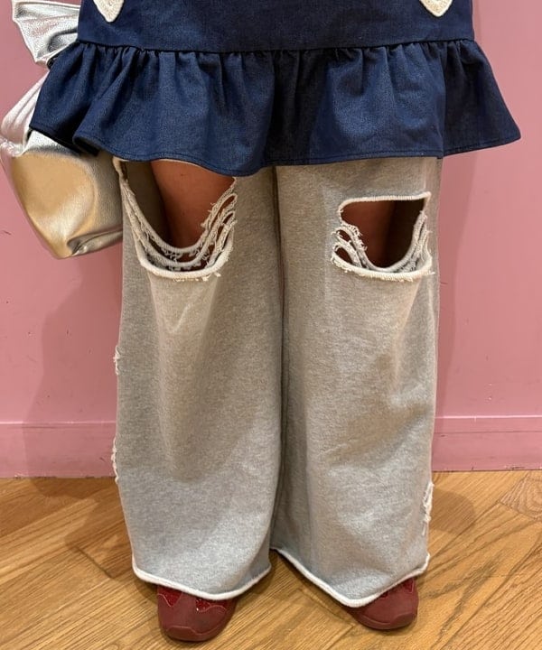 大石彩可さんの「BEAMS WOMEN｜ダメージ スウェット パンツ」を使ったコーディネート