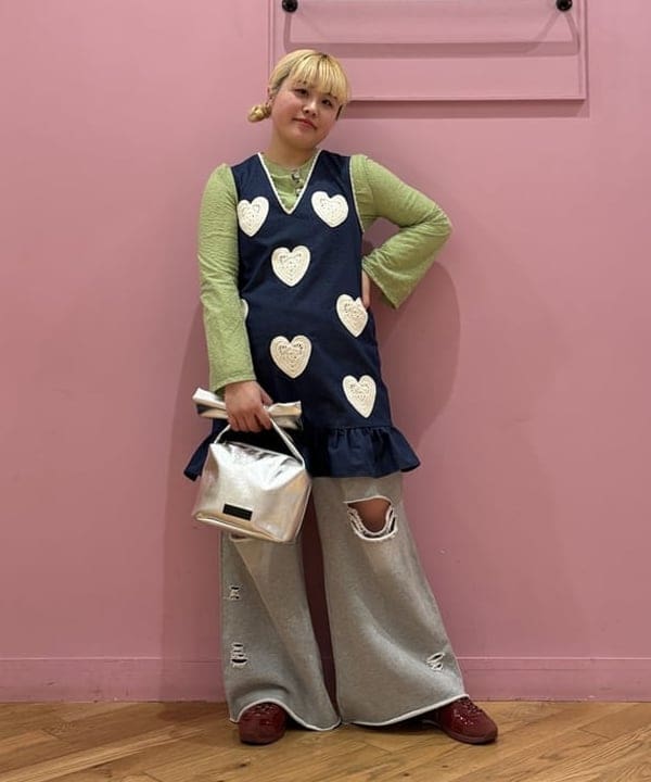 大石彩可さんの「BEAMS WOMEN｜ダメージ スウェット パンツ」を使ったコーディネート
