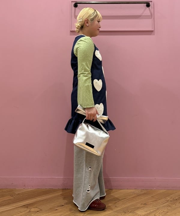 大石彩可さんの「BEAMS WOMEN｜ダメージ スウェット パンツ」を使ったコーディネート