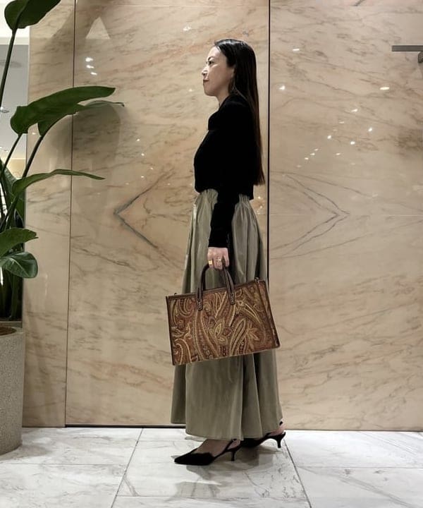 関 桂子さんの「BEAMS WOMEN｜オフショルダー プルオーバーニット」を使ったコーディネート