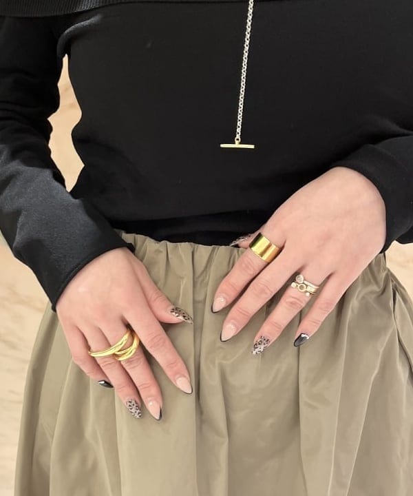 関 桂子さんの「BEAMS WOMEN｜オフショルダー プルオーバーニット」を使ったコーディネート