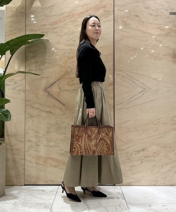 関 桂子さんの「BEAMS WOMEN｜オフショルダー プルオーバーニット」を使ったコーディネート