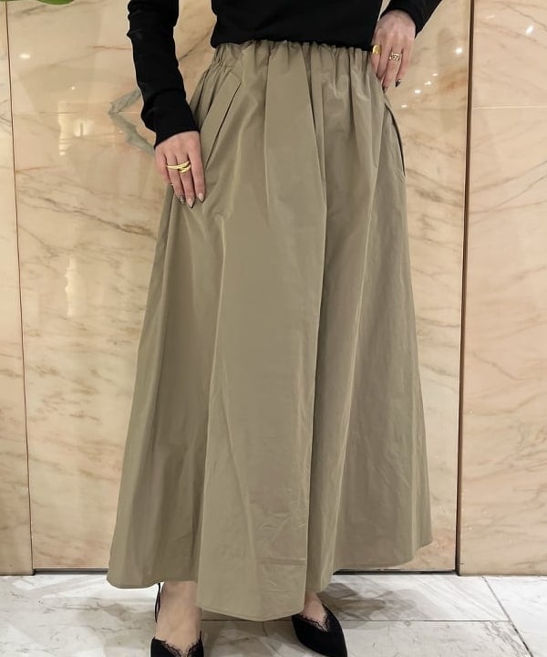 関 桂子さんの「BEAMS WOMEN｜オフショルダー プルオーバーニット」を使ったコーディネート