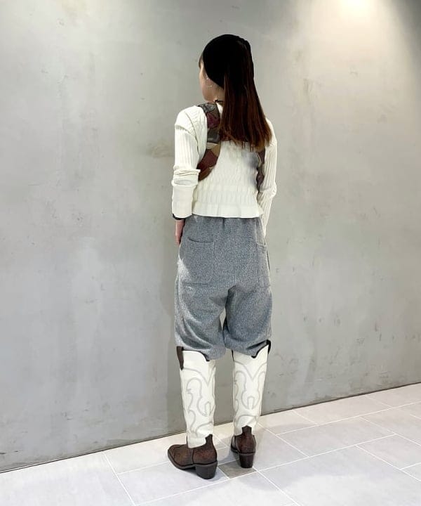 カタヤマ アヤさんの「BEAMS WOMEN｜クロップド ジップ Vネック カーディガン」を使ったコーディネート