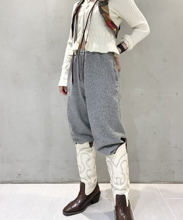 カタヤマ アヤさんの「BEAMS WOMEN｜クロップド ジップ Vネック カーディガン」を使ったコーディネート
