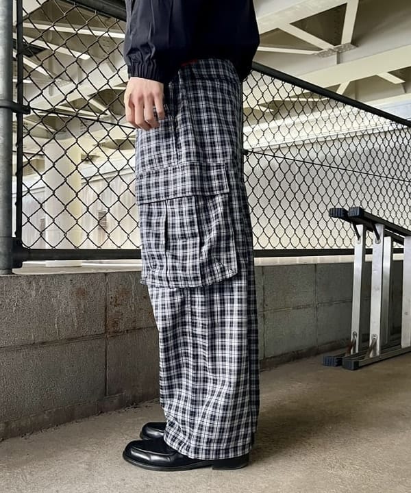 高遠 恒巳さんの「BEAMS WOMEN｜クレイジー トラックトップ ブルゾン」を使ったコーディネート