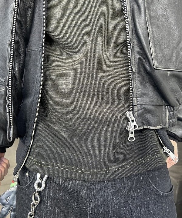 タマイユウトさんの「BEAMS WOMEN｜ユーズド加工 レザー ショートブルゾン」を使ったコーディネート