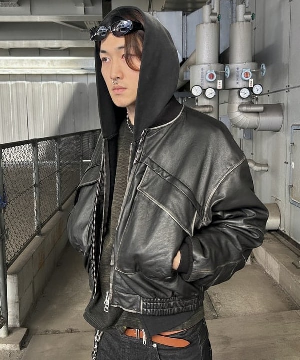 タマイユウトさんの「BEAMS WOMEN｜ユーズド加工 レザー ショートブルゾン」を使ったコーディネート