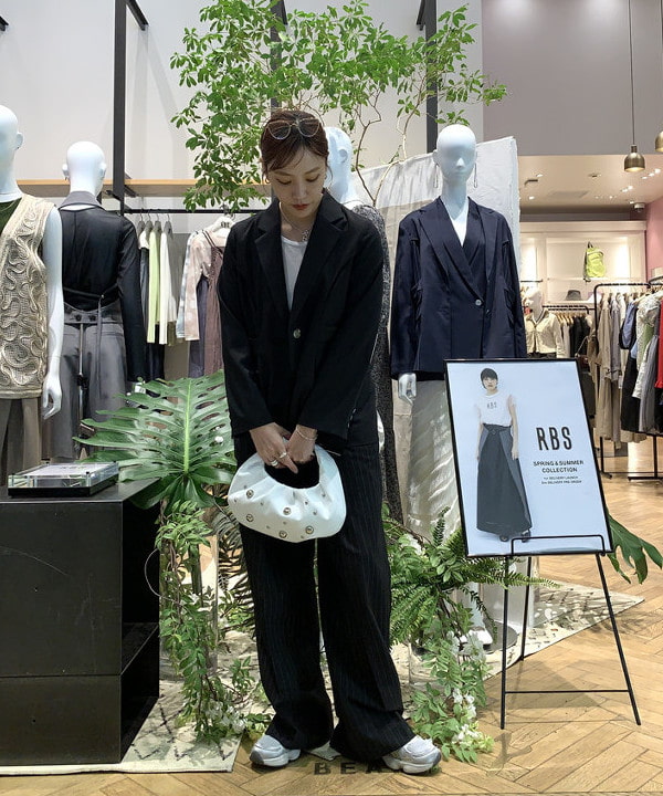 れいなさんの「BEAMS WOMEN｜RBS / サイド カーブ キリカエ ジャケット」を使ったコーディネート