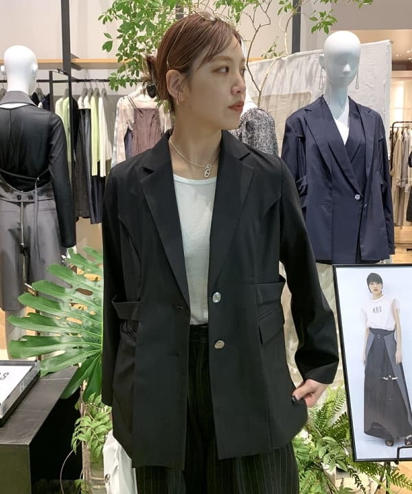 れいなさんの「BEAMS WOMEN｜RBS / サイド カーブ キリカエ ジャケット」を使ったコーディネート