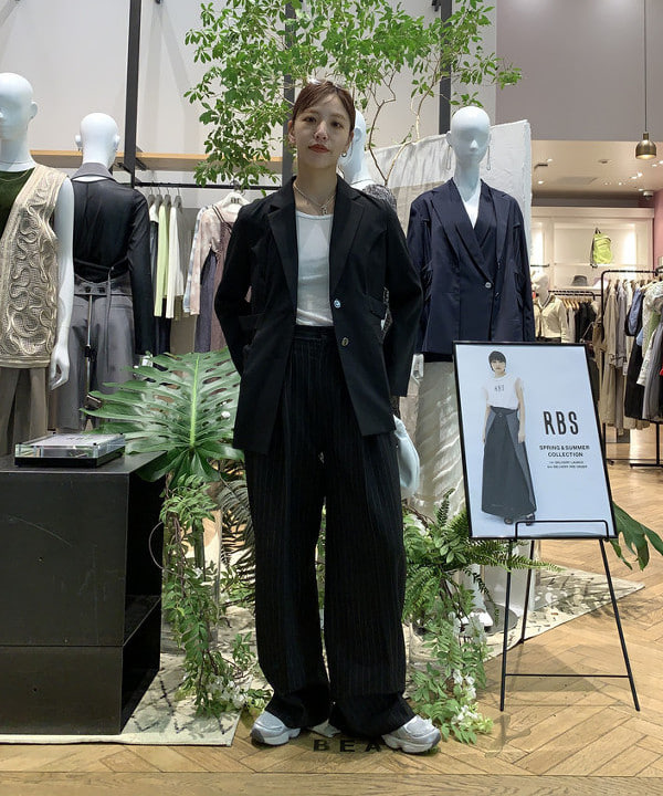 れいなさんの「BEAMS WOMEN｜RBS / サイド カーブ キリカエ ジャケット」を使ったコーディネート