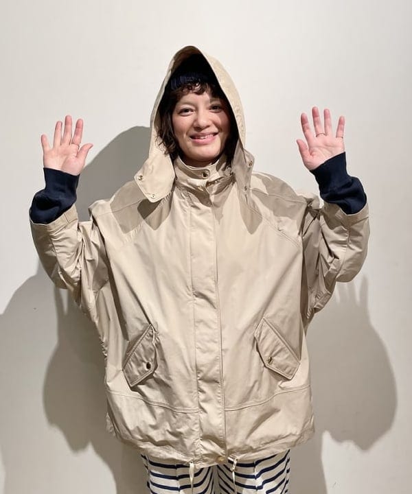 IZUMI MAYUMIさんの「BEAMS WOMEN｜WOOLRICH / SUMMER ANORAK ブルゾン」を使ったコーディネート