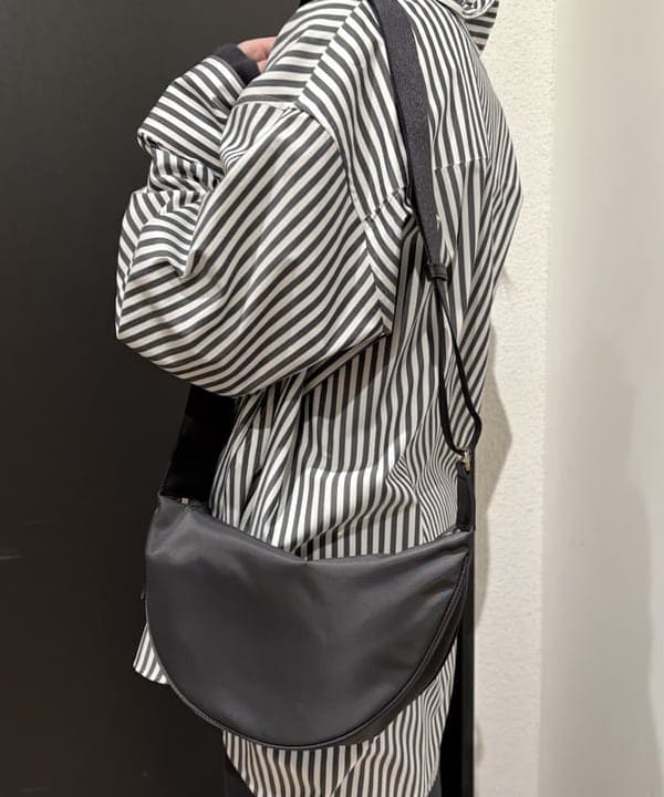 makita mikaさんの「BEAMS WOMEN｜コットンアセテート フレアスリーブ ワンピース」を使ったコーディネート