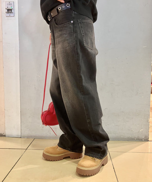 イトウミサキさんの「BEAMS WOMEN｜BEAMS / ワイドフィット デニムパンツ」を使ったコーディネート