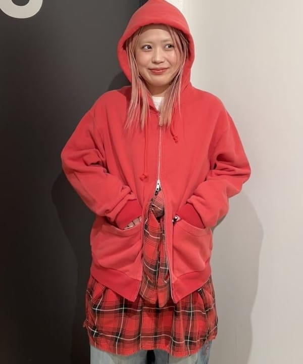 安藤 菜央さんの「BEAMS WOMEN｜maturely / レーヨン ブリーチ チェック シャツ」を使ったコーディネート