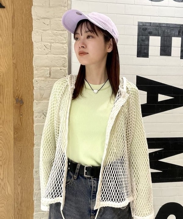 カタヤマ アヤさんの「BEAMS WOMEN｜ビッグ メッシュ フーディー」を使ったコーディネート