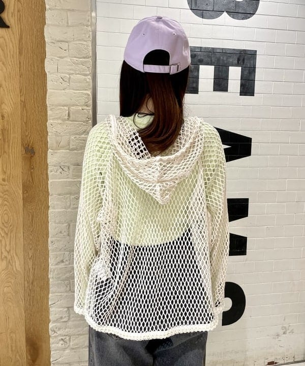 カタヤマ アヤさんの「BEAMS WOMEN｜ビッグ メッシュ フーディー」を使ったコーディネート