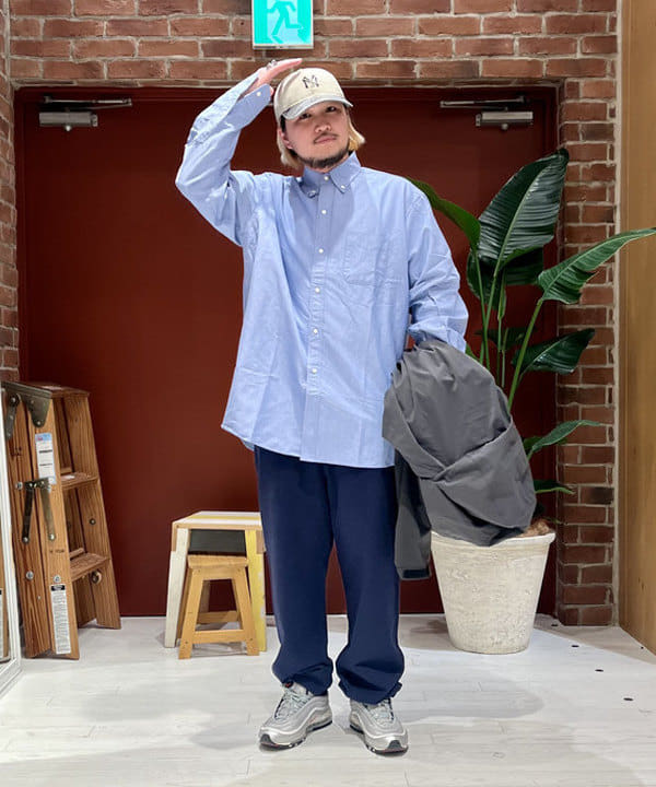 新里 京介さんの「BEAMS WOMEN｜BEAMS PLUS / アメリカン オックスフォード ボタンダウン シャツ クラシックフィット」を使ったコーディネート