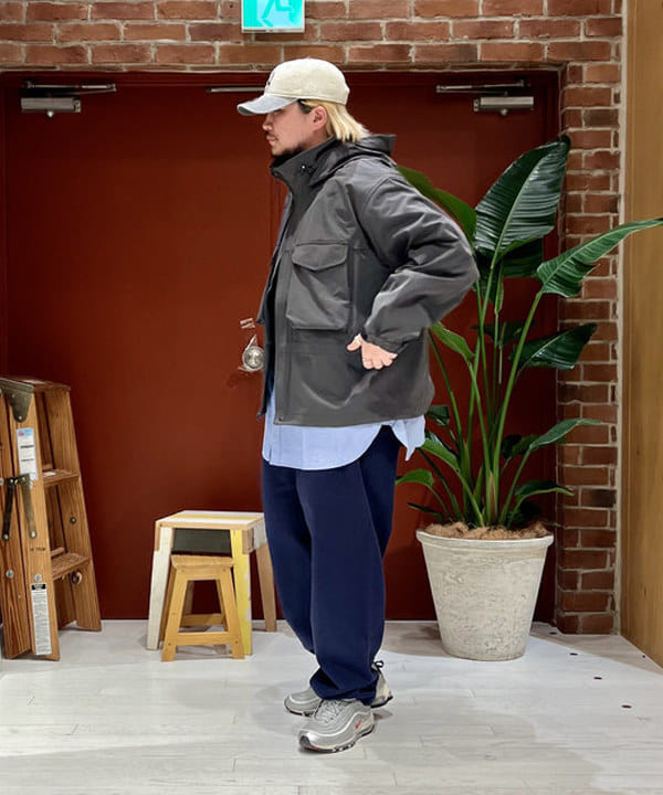 新里 京介さんの「BEAMS WOMEN｜BEAMS PLUS / アメリカン オックスフォード ボタンダウン シャツ クラシックフィット」を使ったコーディネート