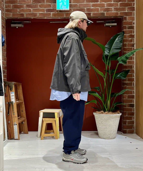 新里 京介さんの「BEAMS WOMEN｜BEAMS PLUS / アメリカン オックスフォード ボタンダウン シャツ クラシックフィット」を使ったコーディネート