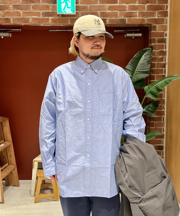 新里 京介さんの「BEAMS WOMEN｜BEAMS PLUS / アメリカン オックスフォード ボタンダウン シャツ クラシックフィット」を使ったコーディネート