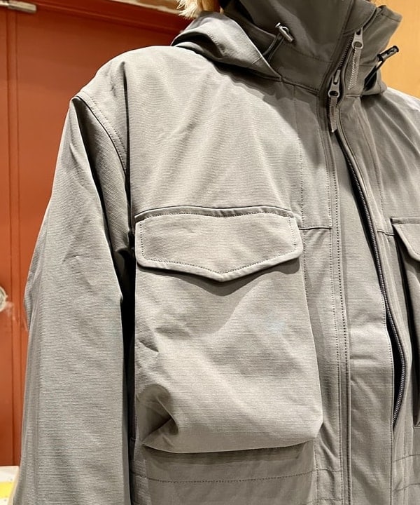 新里 京介さんの「BEAMS WOMEN｜BEAMS PLUS / アメリカン オックスフォード ボタンダウン シャツ クラシックフィット」を使ったコーディネート