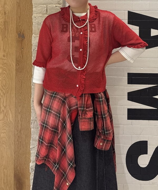 大石彩可さんの「BEAMS WOMEN｜7ゲージ フリル ポロ カーディガン」を使ったコーディネート