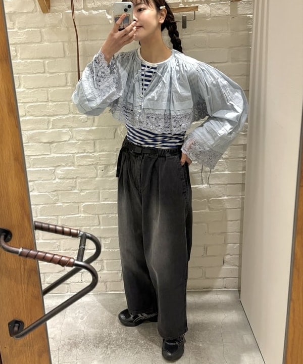 み　う　ちさんの「BEAMS WOMEN｜【別注】GRAMICCI / ワイド デニム 25SS」を使ったコーディネート