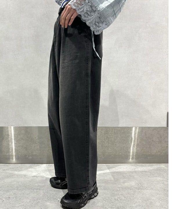 み　う　ちさんの「BEAMS WOMEN｜【別注】GRAMICCI / ワイド デニム 25SS」を使ったコーディネート