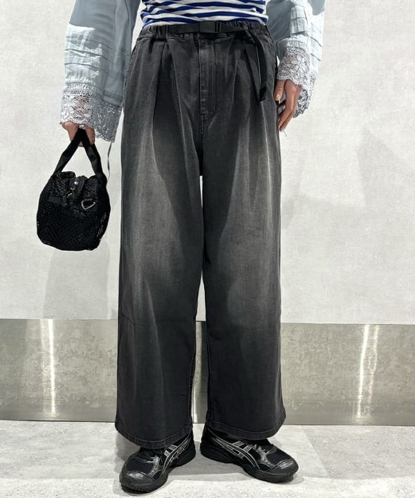 み　う　ちさんの「BEAMS WOMEN｜【別注】GRAMICCI / ワイド デニム 25SS」を使ったコーディネート