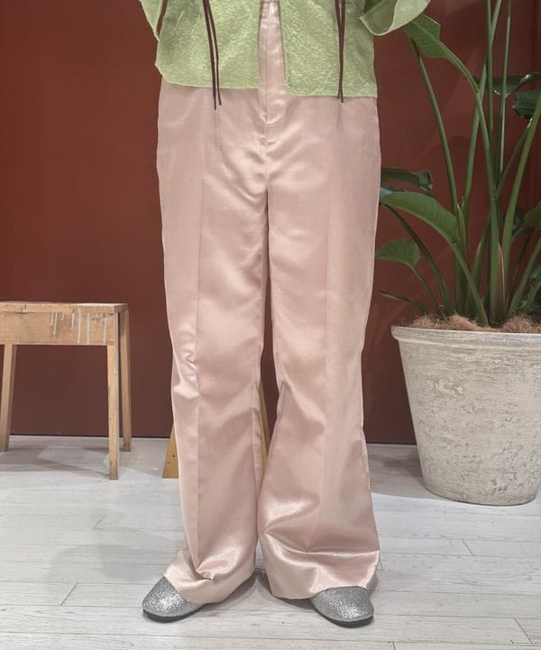 竹村 澄玲さんの「BEAMS WOMEN｜ポリエステル シャンタン パンツ」を使ったコーディネート