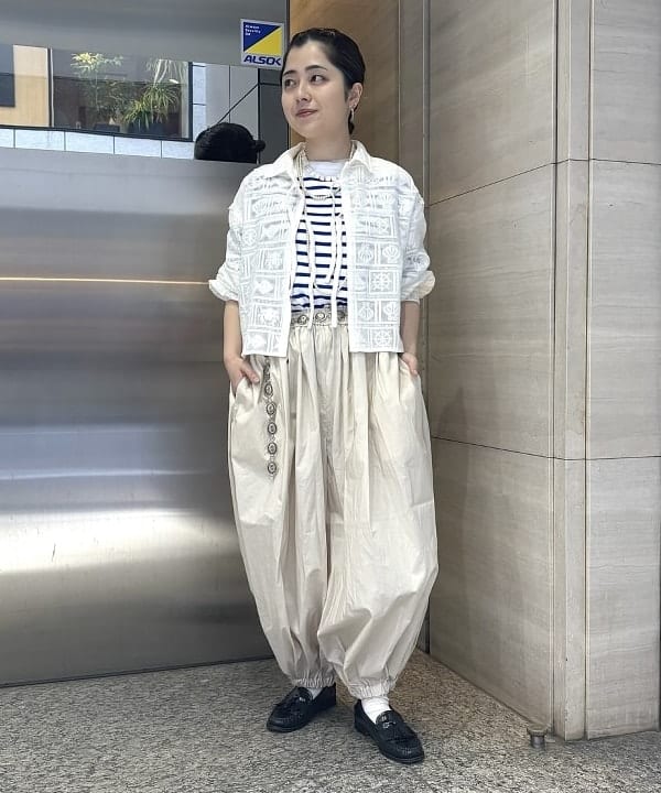 吉野 多恵さんの「BEAMS WOMEN｜HAVERSACK / 80タイプライター バルーン パンツ」を使ったコーディネート