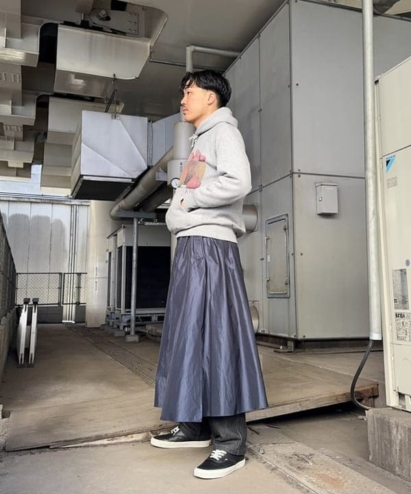 川崎 駿希さんの「BEAMS WOMEN｜タフタ ボリュームスカート」を使ったコーディネート