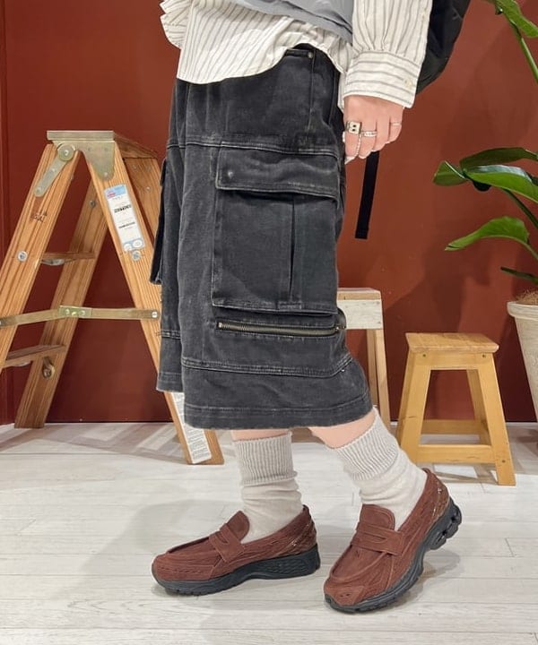 エノモト アミさんの「BEAMS WOMEN｜ドビー ストライプ ビッグ ボタンダウン シャツ」を使ったコーディネート