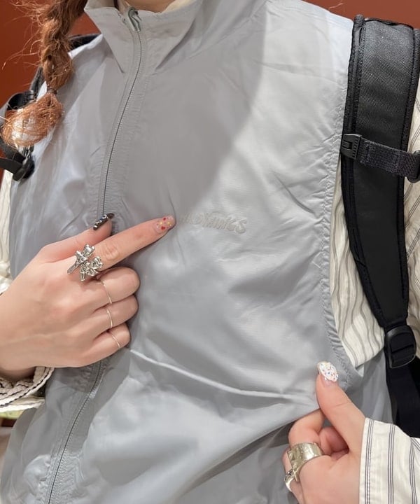 エノモト アミさんの「BEAMS WOMEN｜ドビー ストライプ ビッグ ボタンダウン シャツ」を使ったコーディネート